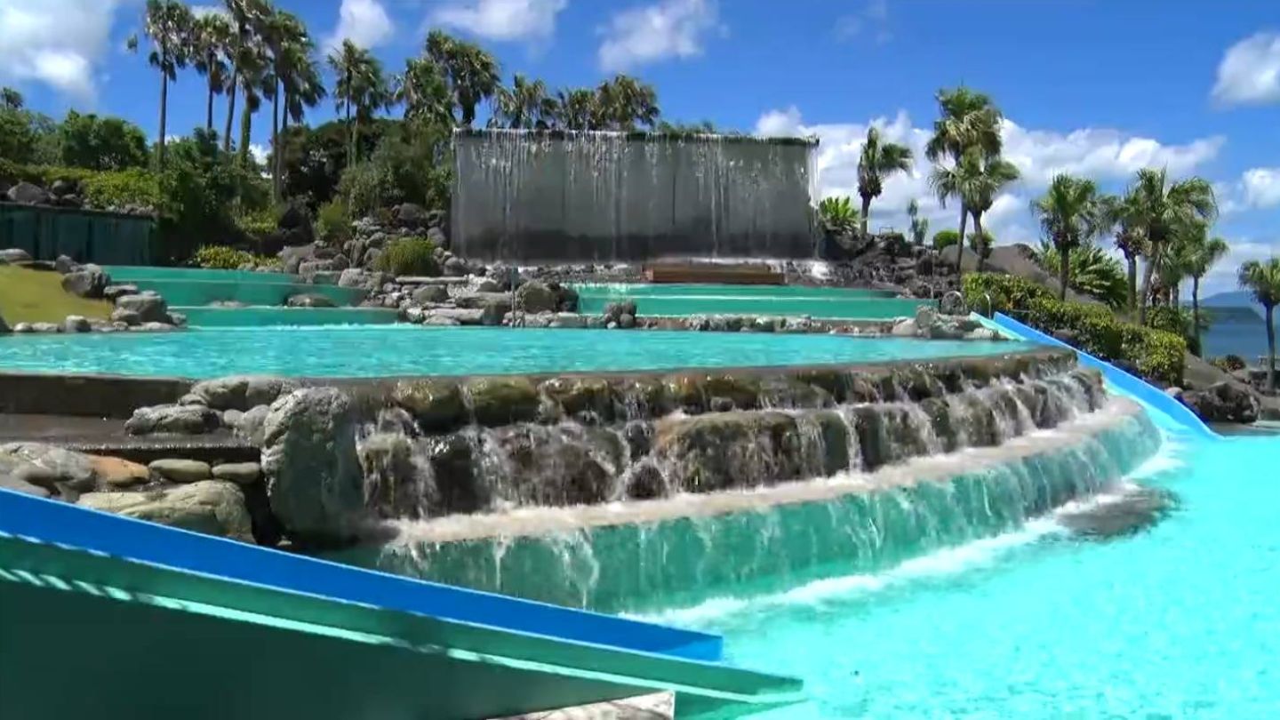 指宿いわさきホテル・ジャングルプールでプール開き　営業は今年が最後　鹿児島