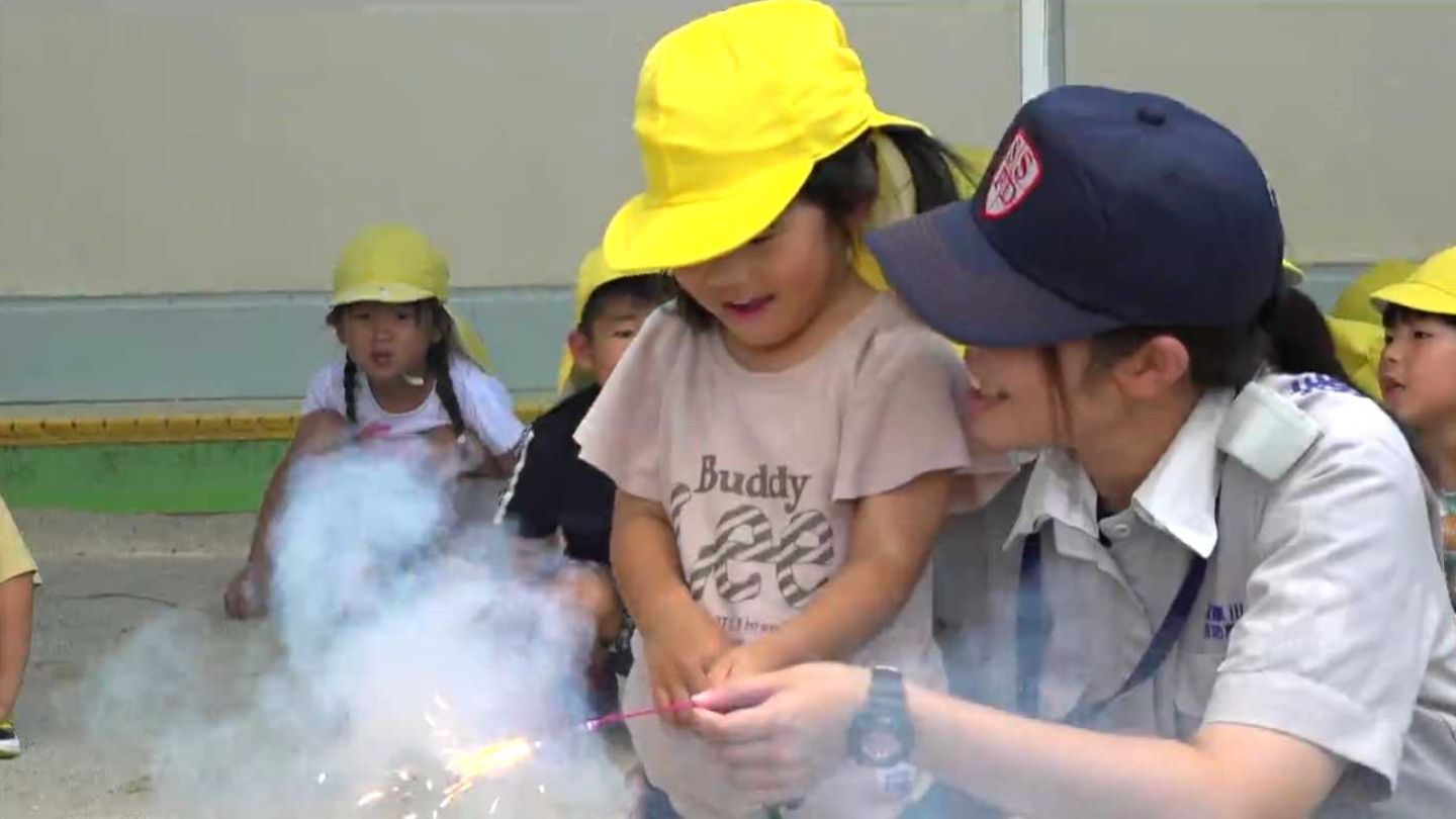 「打ち上げ花火が好き」「子どもだけでしたらダメ！」園児に花火の楽しみ方伝える教室　薩摩川内市・鹿児島