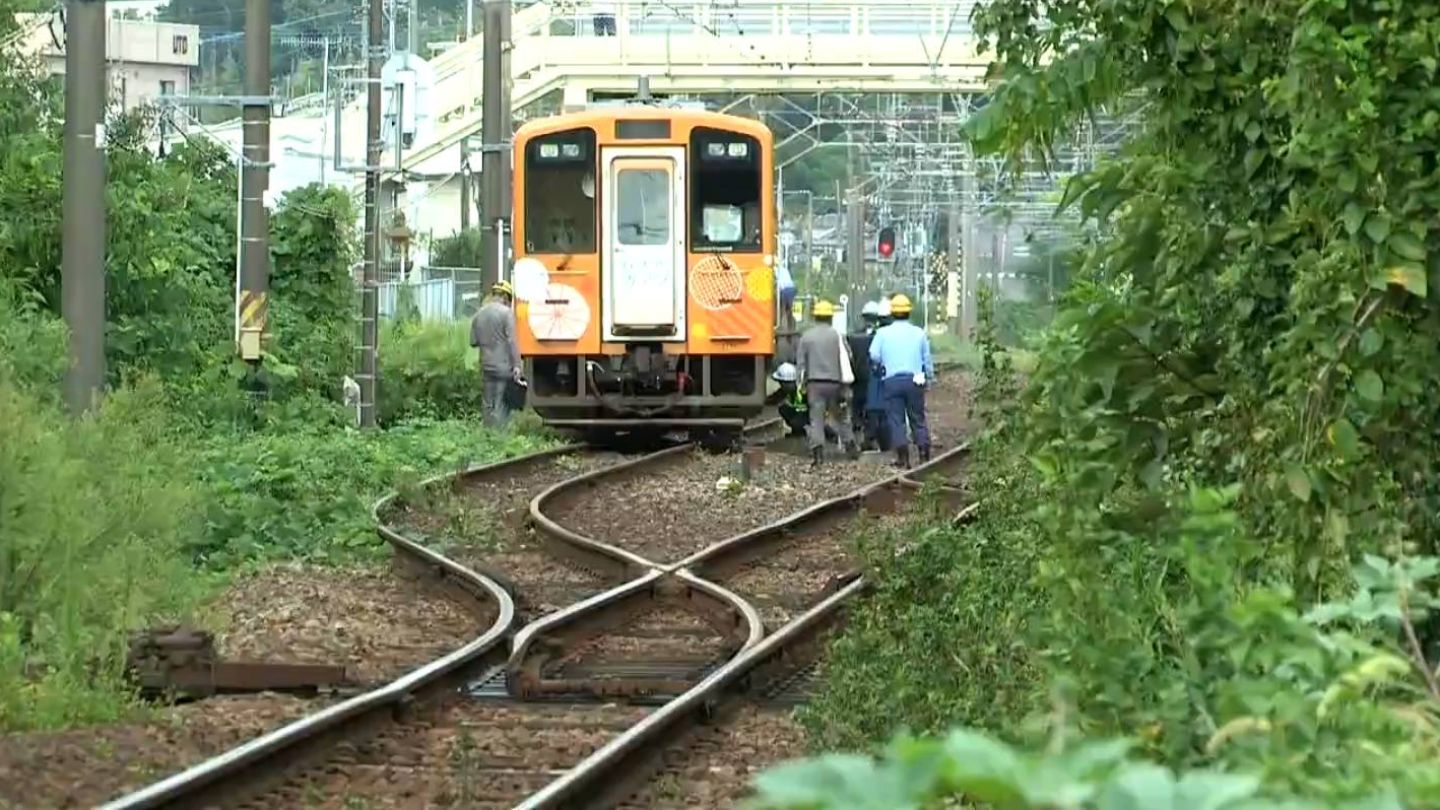 肥薩おれんじ鉄道脱線事故　24日夜から事故調査委の調査続く　運休影響も