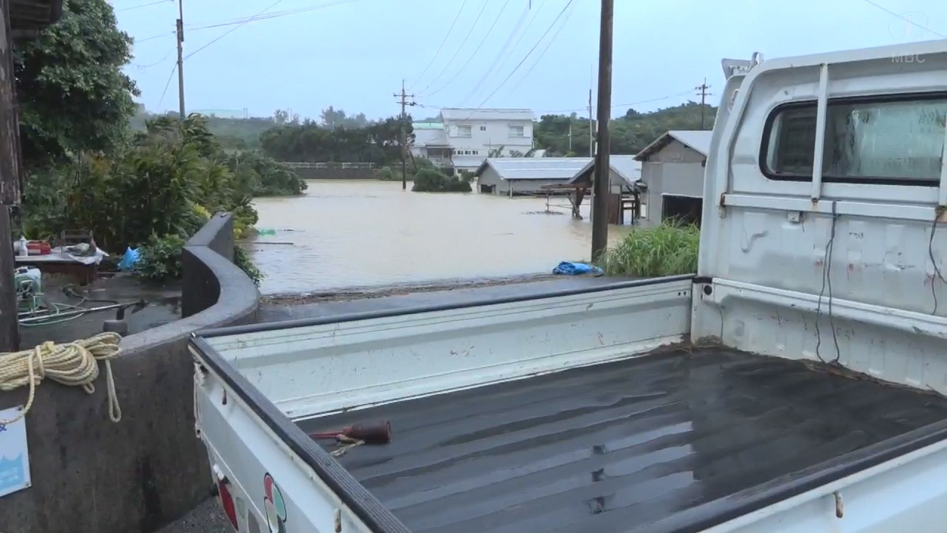 奄美・与論島に大雨特別警報　1日半で1年間に降る3分の1の雨量与論町で時間雨量120ミリ　土砂災害に厳重警戒