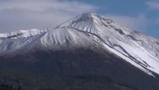 紫尾山で雪、霧島連山でもうっすら雪化粧「冷蔵庫みたい」鹿児島県にも強い寒気