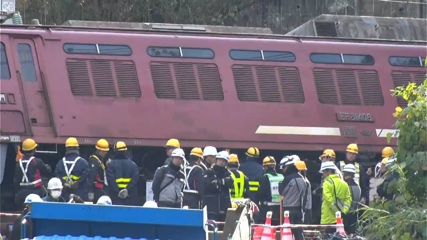 JR貨物脱線事故　撤去作業続く　代替バスあす16日から　鹿児島