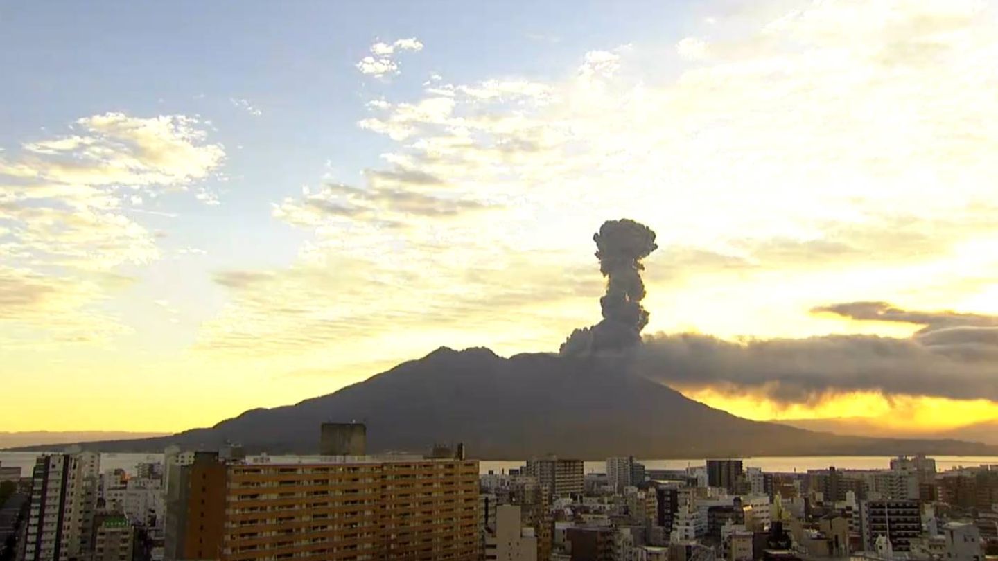 「また年末掃除で残念」桜島で爆発　噴煙高さ3400メートル　鹿屋市にも少量の降灰　鹿児島