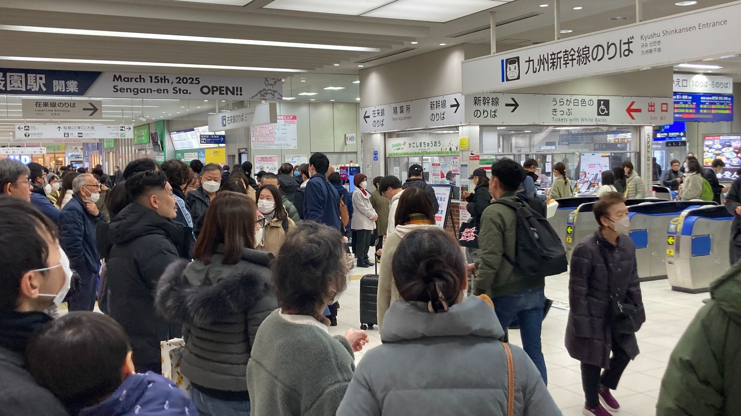 「指定席の通路まで人が…」帰省ラッシュ初日、九州新幹線で1時間半の遅れ　山陽新幹線の火災影響　鹿児島