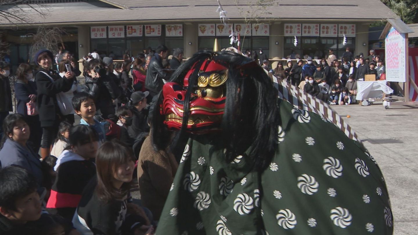 正月三が日　護国神社で恒例の獅子舞奉納「インフルエンザだったから今年こそは健康で」　鹿児島