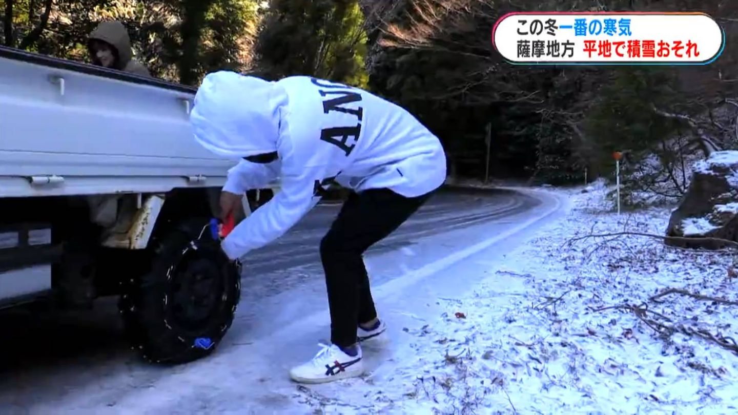 急にあられが勢いよく…“今季最強の寒気”桜島、霧島は雪化粧　山間部は路面凍結、海の便に乱れ　鹿児島