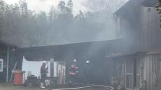 「黒煙が上がっている」鉄骨加工会社の建物1棟が全焼　鹿児島・鹿屋市