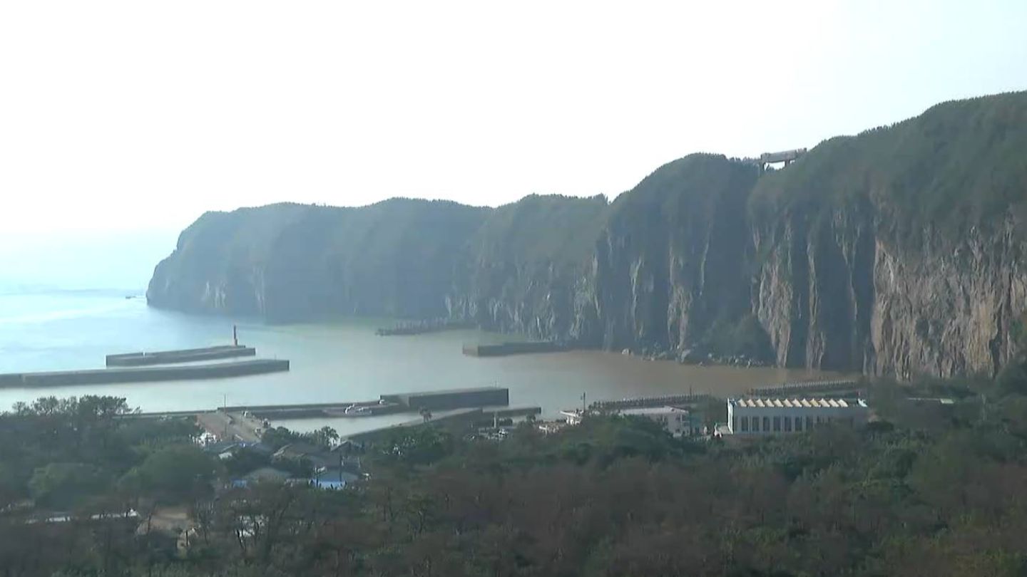 硫黄島の山林火災　3日たって鎮圧状態も鎮火せず　消火活動つづく　鹿児島・三島村