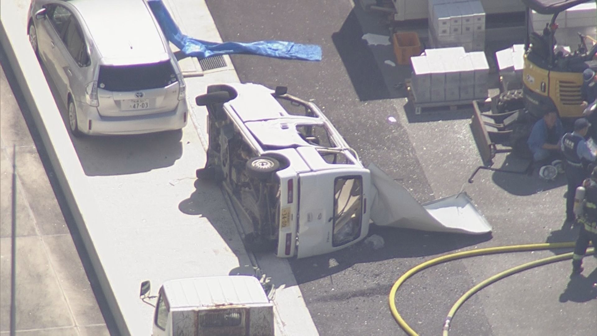 【速報】窓ガラス割れ…車がひっくり返る様子も　大阪市の下水道施設で爆発　30～40代男性4人ケガ　マンホールの改修作業後ポンプ試運転時に爆発　大阪・西区