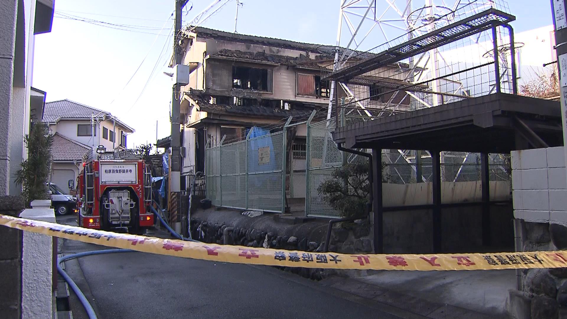 「隣の家が燃えている」木造２階建ての住宅が全焼する火事　１人死亡　この家に住む９０代の男性か　大阪・藤井寺市