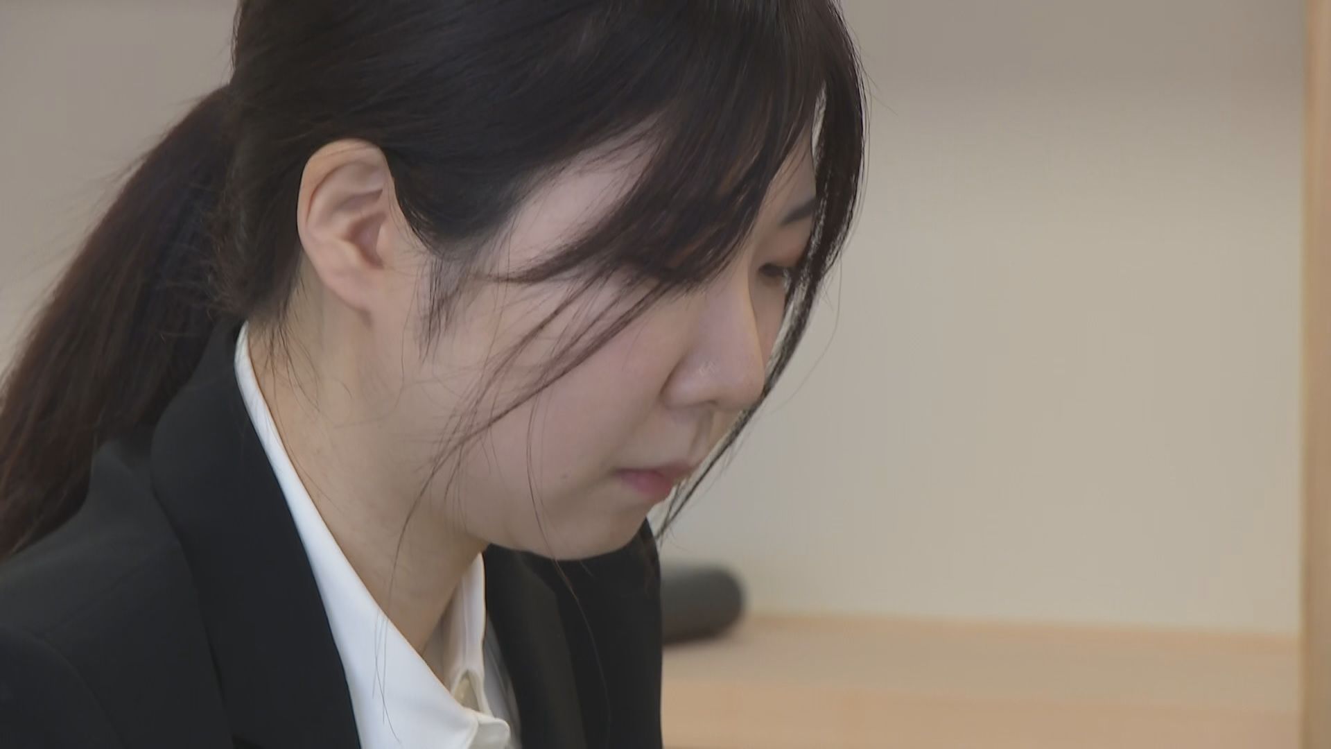 勝てば初の女流プロ棋士に　西山朋佳女流三冠が「編入試験五番勝負」の最終・第５局　ここまで２勝２敗