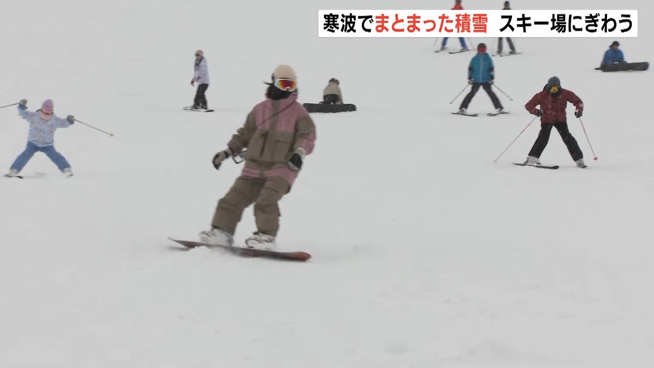 「このふわふわの雪は今シーズン１」寒波の影響でまとまった積雪　スキー場は多くの客でにぎわう　兵庫・豊岡市『アップかんなべ』