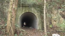 多くの謎が残る無人島『蛇島』ガソリン貯蔵庫に使われていたトンネル...なぜここに？何のために？　観光資源としての可能性を探る「蛇島という戦争遺跡をみんなで知っていくのも一つの方法」