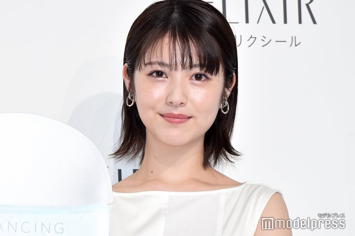 浜辺美波、人気マンガ家と韓国へ 無加工プリクラが話題「天使」「強すぎる」