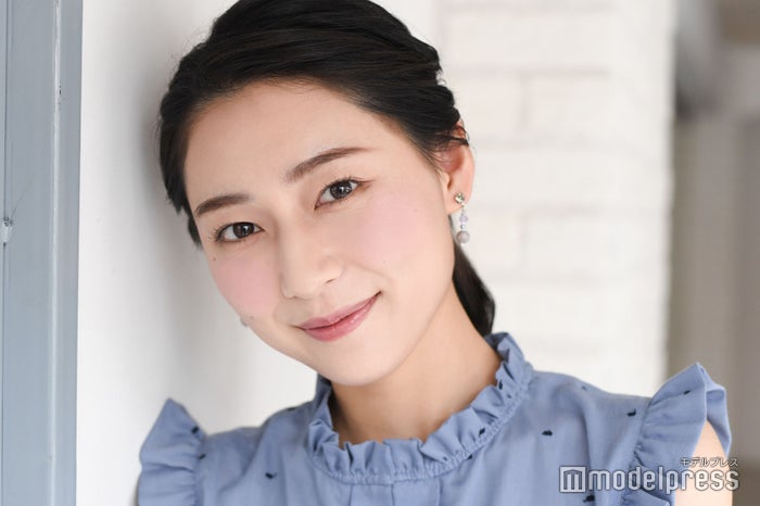 フジ新人アナの宮本真綾、ビール売り子の経験から目指すアナウンサー像「誰よりも最初に行動して誰よりも最後まで諦めない」夢を掴むまでの軌跡【モデルプレスインタビュー完全版】