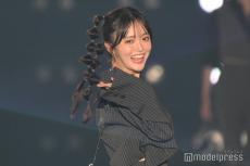 田久保夏鈴、ミニ丈トップスから美ウエストちらり キュートなヘアに視線集中【関西コレクション 2024 A／W】