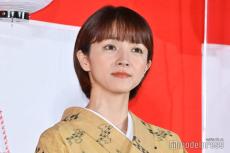 満島ひかり、ミニワンピ姿でほっそり美脚披露「スタイル抜群」「まぶしい」反響集まる