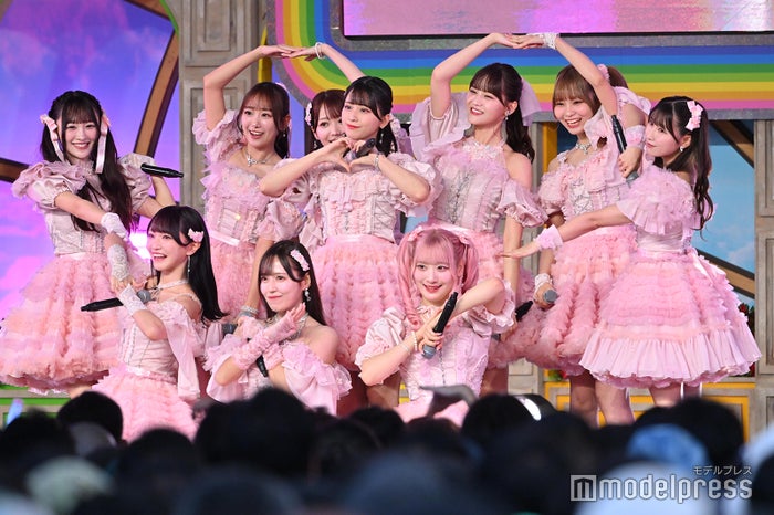 ＝LOVE、話題の新曲「絶対アイドル辞めないで」でスタート ノンストップ披露に会場熱狂【TIF2024】