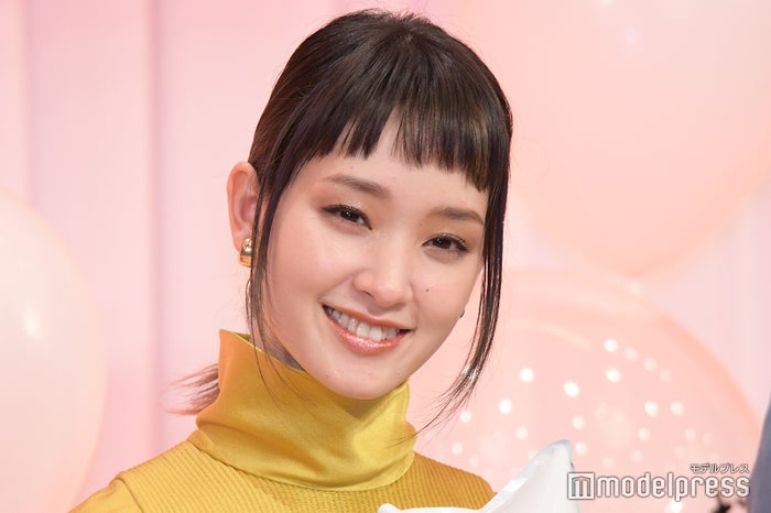 剛力彩芽、美ウエストちらり私服ショットに反響「センス最高」「計算し尽くされてる」