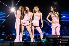 BLACKPINK、8周年記念で久々集合 サプライズ生配信で祝福の声「姫たち最高」「夢みたい」