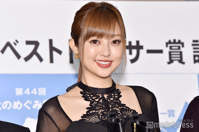 菊地亜美、娘とのキスショット公開「2人とも可愛い」「癒やされる」の声