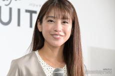 岡副麻希、すっぴん公開 娘との“電車移動ショット”に反響「可愛すぎる」「即バレしそう」