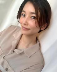 Creepy Nuts・R-指定の妻・江藤菜摘、お揃いコーデの親子ショットに反響「オシャレ」「どんどん大きくなってる」