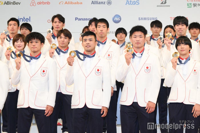 【パリ五輪】TEAM JAPAN帰国会見開催 メダリスト65人集結「勇気を与えられる姿だった」