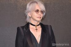 HYDE、オーストリアの宮殿前で撮影「妖艶な絵画のよう」「美しい物語が始まりそう」と反響