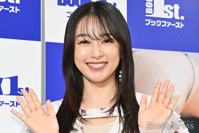 桜井日奈子、入浴ショットで大胆美脚見せ「色っぽくて可愛い」と反響