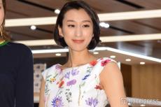 浅田舞、真っ赤なビキニ姿で美ボディ披露「背筋きれい」「見惚れる」