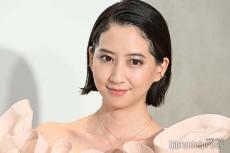 河北麻友子、美デコルテ披露 舌ペロウィンクショットに「心射抜かれました」の声