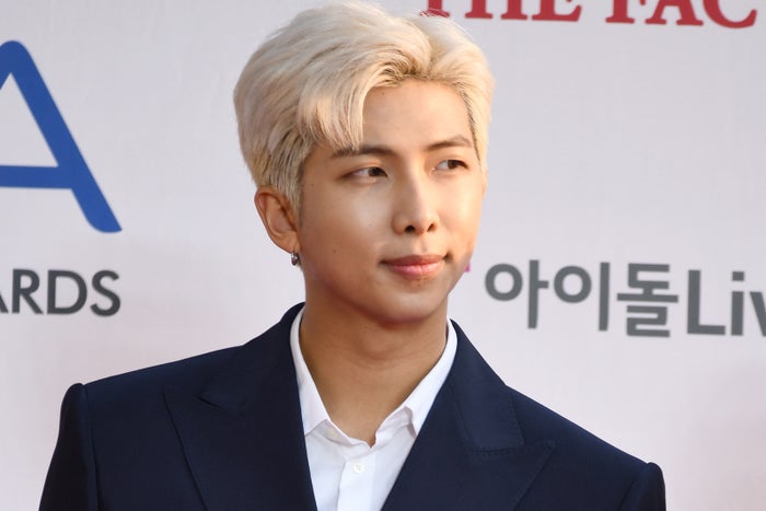 BTS・RM、センイルカフェ訪問 1人プリクラ・赤ちゃんとの2ショットなど公開