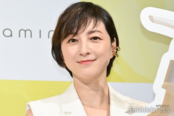 広末涼子、ほっそり二の腕際立つノースリーブ姿で登場 透明感保つ秘訣とは