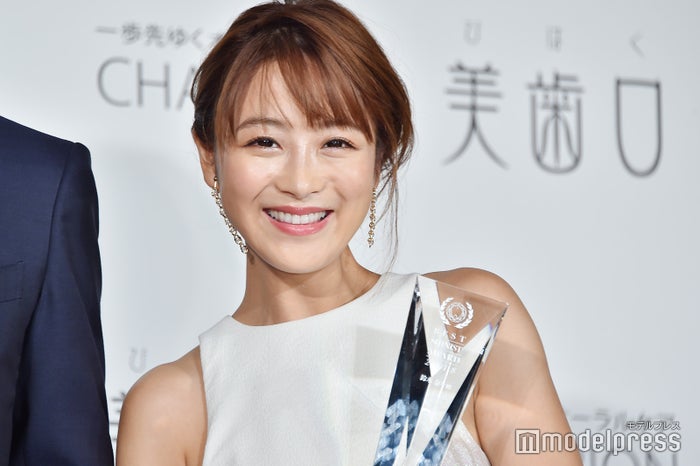 鈴木奈々、祖母との顔出し2ショット公開「雰囲気が似てる」「素敵」と反響