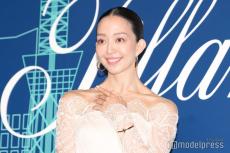 松島花、ハワイで夫とハグ ウエディングフォトに「憧れの結婚式」「映画のワンシーンみたい」と反響