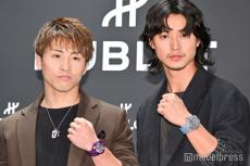 山崎賢人＆井上尚弥、“総額1億円”時計身につけ登場 ミット打ちにも挑戦「パンチ重いっす」