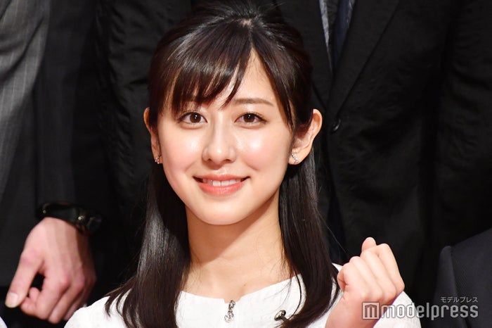 テレ朝・斎藤ちはるアナ、オフショルで美肩ラインのぞく「美しい」「華やか」と反響