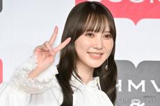 日向坂46加藤史帆、美脚際立つミニ丈コーデでディズニー満喫「スタイル良すぎ」「可愛い」と反響