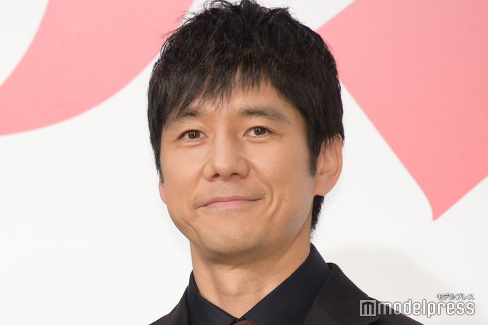 西島秀俊、人気キャラとの2ショット公開「微笑み方が一緒」「口元が似ていますね」の声