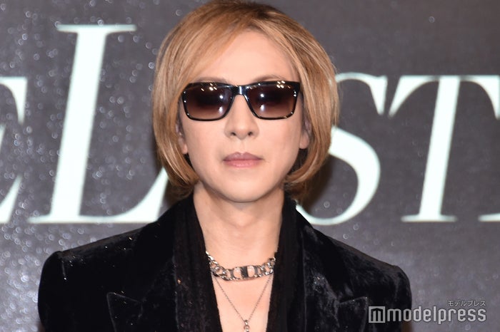 YOSHIKI、3度目の首の手術成功 病室で横たわる姿公開「応援してくれてありがとう」