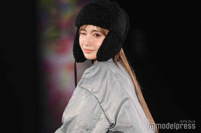 ひめか、ミニスカから美脚スラリ ウインクで“ギャップ魅せ”【札幌コレクション 2024 A／W】