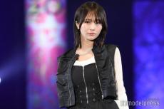 ≠ME尾木波菜、シックなモノトーンコーデで登場 甘めアクセ使いがキュート【札幌コレクション 2024 A／W】