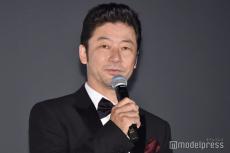 浅野忠信、娘・SUMIREと密着2ショット披露「素敵な親子」「スーちゃん可愛すぎる」の声