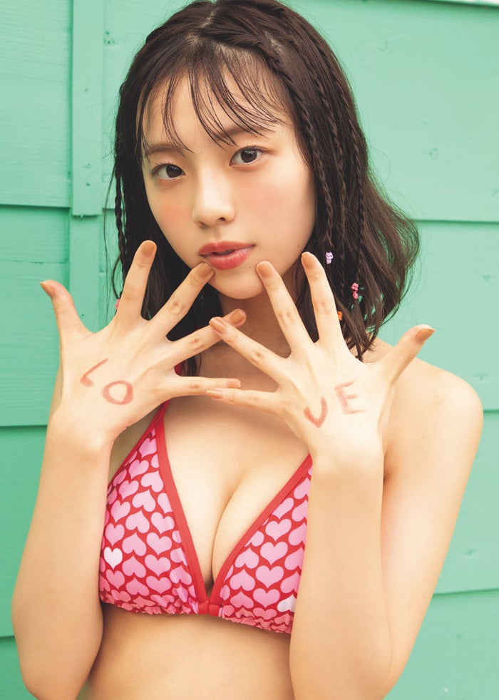 菊地姫奈「週プレ」で10代ラストグラビア ビキニ姿で美ボディ披露