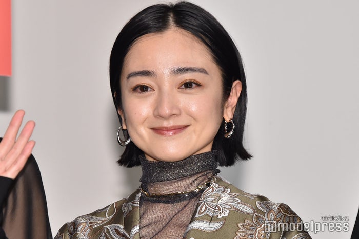 安達祐実、ミニ丈から美脚披露「綺麗」「大人の色気」の声