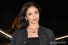 黒木メイサ、美ウエスト輝くデニムコーデ ジュエリーは「子どもにも受け継いでいきたい」【カルティエ「“TRINITY 100” セレブレーションパーティ」】