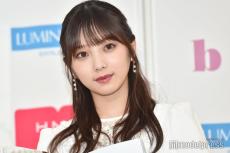 乃木坂46与田祐希、キャミソール姿で上目遣い “彼女感”溢れるショットに「あざとい」「悶絶級の可愛さ」の声