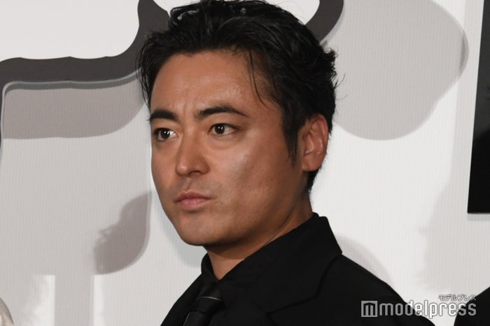 山田孝之、エキストラで撮影現場訪れていた 吉岡里帆が明かす「びっくりしました」【正体】