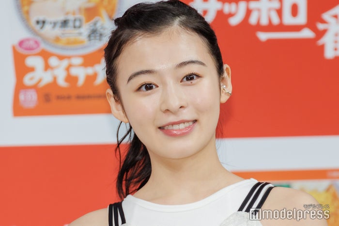 森七菜、へそ出しルックで引き締まった美ウエスト披露「くびれ綺麗」「ヘルシーな色気」と反響